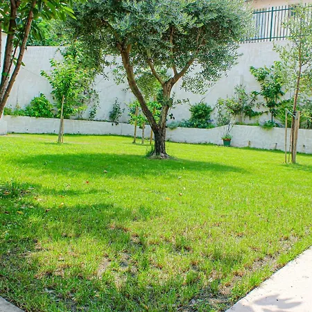 Vakantiehuis Introuvable ! Duplex & Jardin Plein Centre Ville!